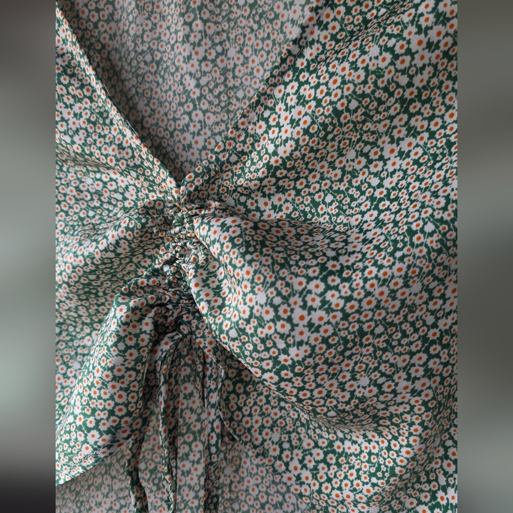 By Together Green Floral Blouse - Picture 2 of 5